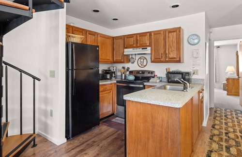 Warren Condominio | 19 Mountainside 2 Bedroom Condo by RedAwning