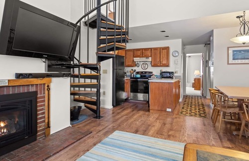 Warren Condominio | 19 Mountainside 2 Bedroom Condo by RedAwning