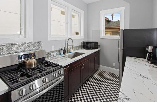 Little Italy Villa | 1900's Victorian Home Sleeps 22 8BDRM 3Bath