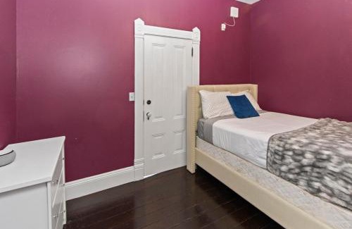 Little Italy Villa | 1900's Victorian Home Sleeps 22 8BDRM 3Bath