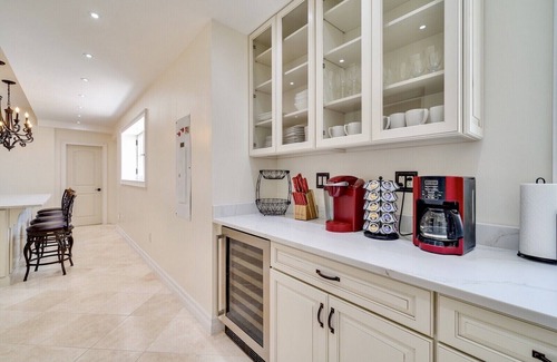 Kettering Villa | 1917 Historical Mark 9 bedroom Mansion with Outdoor Pool.