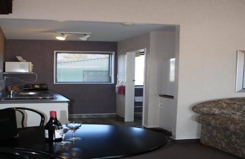 Blenheim Hotel | 193 Aorangi Manor Motel