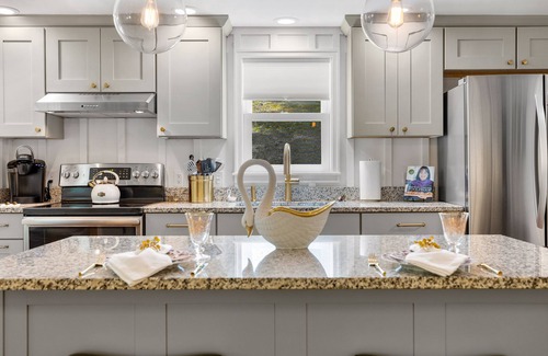 Cullowhee Cabina | ❤️1937 Cabin near Lake Glenville - 50 Acre Estate - Private Hike & Views! 10⭐️