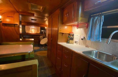 Durham Cabaña | 1951 Spartan Aircraft Cottage w/AC - Durham, NC