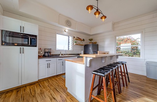 Ferndale Casa | 19th-century homestead on an organic dairy farm with gorgeous gardens & views