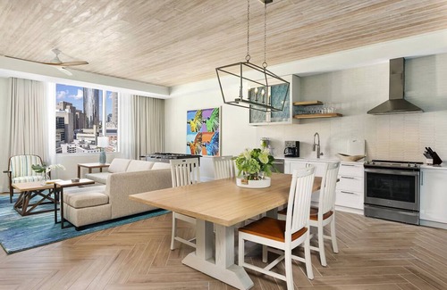 Downtown Atlanta Hotel | 1BD Deluxe/Atlanta - Margarita Maker! Rooftop Pool! Heart of Atlanta!