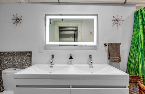 Downtown Greensboro Condominio | 1BR Condo in the heart of the City