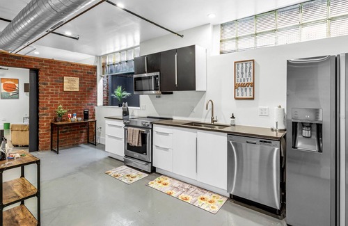 Downtown Greensboro Condominio | 1BR Condo in the heart of the City