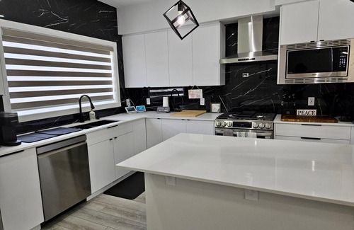 Southwest Calgary Casa | 1BR Cozy & Peaceful Stay