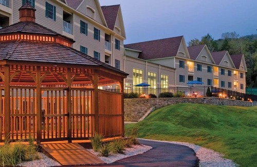 Hancock Condominio | 1br Deluxe Condo Jiminy Peak Skiing!