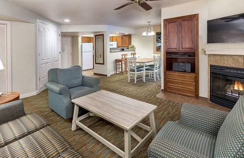 Round Hill Village Condominio | 1br Deluxe Condo w/ Tahoe Skiing