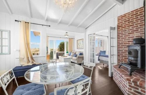 Balboa Peninsula Casa | 1Br Oceanfront Cottage W Large Patio, Built-In Bbq & Views By Beachview Rentals