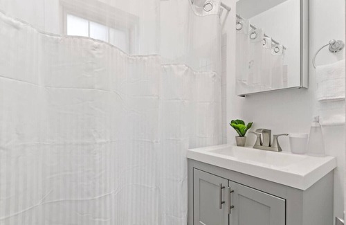 Ravenswood Apartamento | Tranquil & Airy 1BR Apt in Lincoln Square