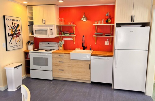 Bradenton Beach Cabaña | 1BR West Unit of Beach to Bay Cottage...just 100 feet from Gulf Beach!