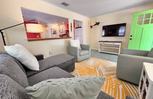 Bradenton Beach Cabaña | 1BR West Unit of Beach to Bay Cottage...just 100 feet from Gulf Beach!