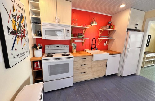 Bradenton Beach Cabaña | 1BR West Unit of Beach to Bay Cottage...just 100 feet from Gulf Beach!