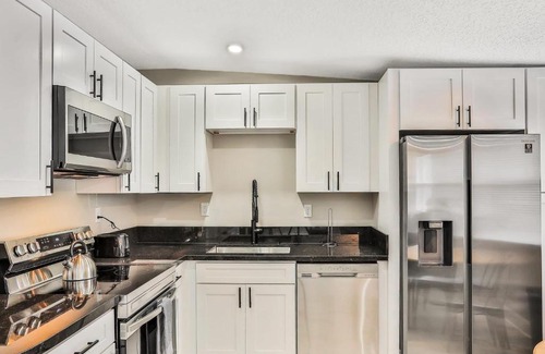 Oak Haven Apartamento | 1st floor, 1 bedroom - Villa on a shaded street