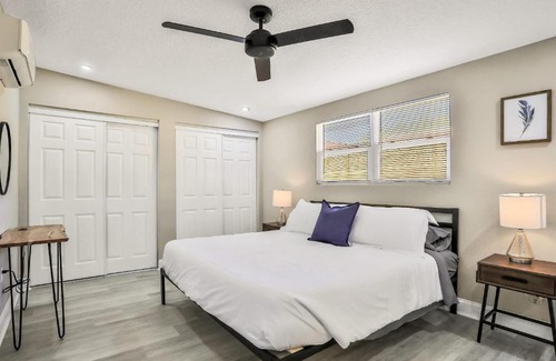 Oak Haven Apartamento | 1st floor, 1 bedroom - Villa on a shaded street