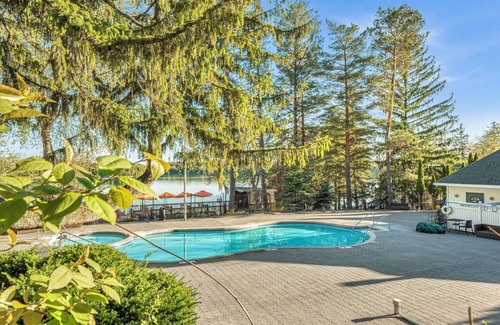 Elkhart Lake Villa | 1st Floor Double Suite Courtyard View