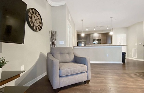 Lutz Apartamento | 1st Floor w/Private Garage, Near Hospitals & Pet Friendly!