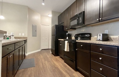 Lutz Apartamento | 1st Floor w/Private Garage, Near Hospitals & Pet Friendly!