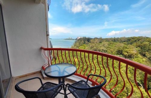 Taman Haji Zainal Apartamento | 2-5pax Sunshine BeachFront, Wifi, 50"TV, FREE PARKING & POOL