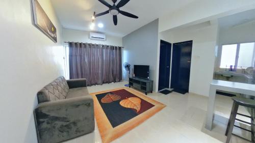 Taman Haji Zainal Apartamento | 2-5pax Sunshine BeachFront, Wifi, 50"TV, FREE PARKING & POOL
