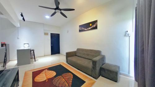 Taman Haji Zainal Apartamento | 2-5pax Sunshine BeachFront, Wifi, 50"TV, FREE PARKING & POOL