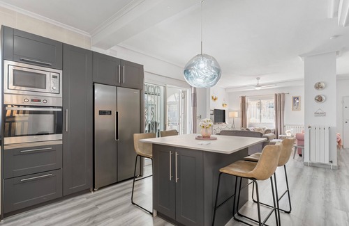 San Miguel de Salinas Villa | 2 Apartamentos en Villa "Sol y Felicidad" con Piscina, Terrazas y Wi-Fi