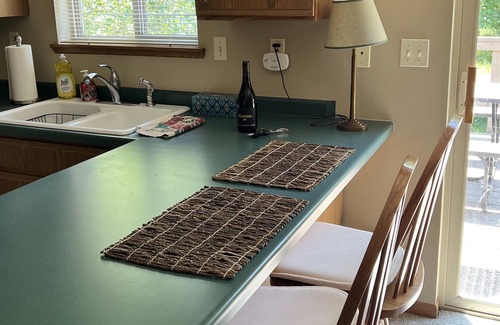 New Lisbon Cabaña | 2 Bdrm Pet Friendly Cottage 2 min to Castle Rock Lake