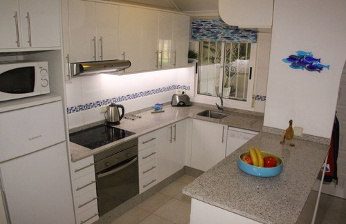 Los Alcázares Apartamento | Planta baja, frente a la piscina, apartamento de 2 habitaciones y 2 baños, Los Alcázares, Nr Beach WIFI