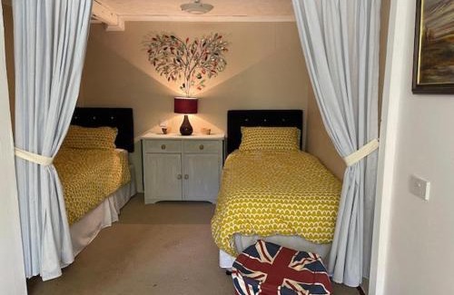 Stow Bardolph Casa | 2 Bed Barn - Sleeps 4 - Pets - Parking - Wifi