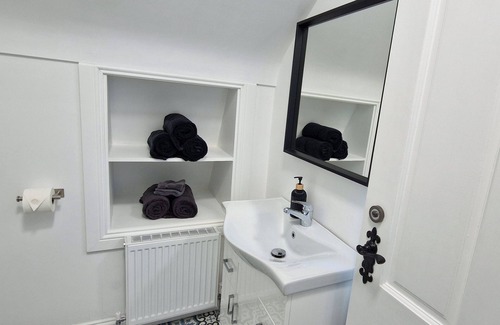 Tyrone Cabaña | 2 Bed Cottage-sleeps 4-private Garden-parking