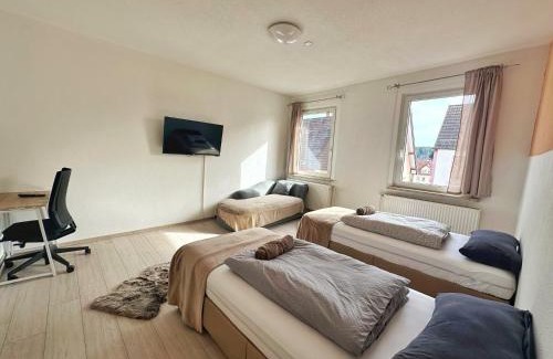 Villingen-Schwenningen Apartamento | 2 Bed Flat - Sleeps 4 - Pets - Parking - Wifi