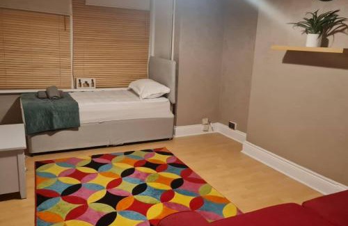 Newport Apartamento | 2 Bed Flat - Sleeps 3 - Parking - Wifi