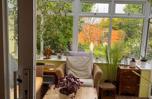 Amesbury Casa | 2-Bed House Sleeps 4 - Enclosed Garden - Tv & WiFi