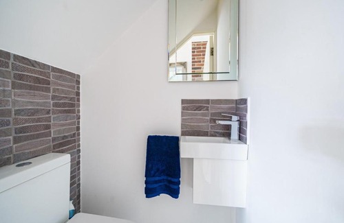 Underhill Villa | 2 bed semi-detached house to rent in Connaught Road, Barnet EN5