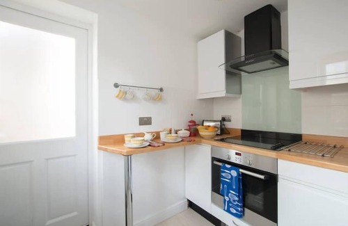 Highbury West Casa | Casa adosada de 2 dormitorios zona 2 "La casa en la esquina"