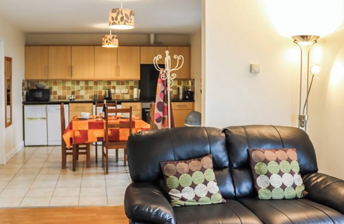 Cwmtirmynach Cabaña | A pet-friendly cottage near Bala, offering direct access to private farmland walks.