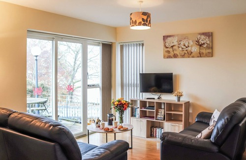 Cwmtirmynach Cabaña | A pet-friendly cottage near Bala, offering direct access to private farmland walks.