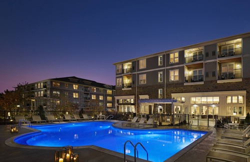 Newtown Square Apartamento | 2-Bedroom Apartment - 7-day min. - Background check/Lease Required