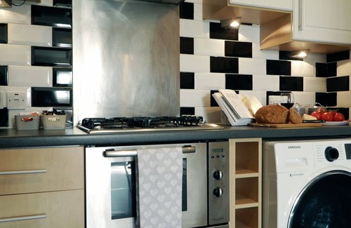 Peterborough Apartamento | 2 bedroom apartment with a large balcony.