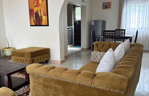 Bukoto Apartamento | 2-bedroom apartment in delightful Kampala with AC, WiFi Divine Furnished