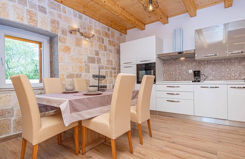 Drnis Casa | Hermosa casa en Drinovci con cocina