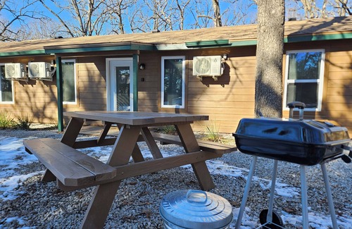 Lebanon Condominio | 2-bedroom Condo #4 at Bennettscape Lodge with AC, WiFi by Bennett Spring Park MO