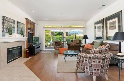 Mission Viejo Condominio | 2 Bedroom Condo L-596458 by Houzlet