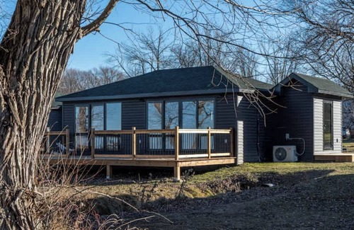 Harwood Cabina | 2 Bedroom Cottage #2: Willow Bay