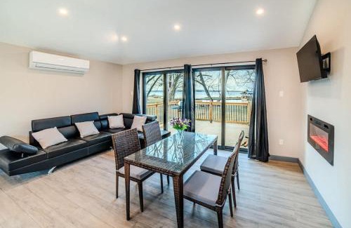 Harwood Casa | 2-bedroom Lake Front Cottage in Harwood ON #3