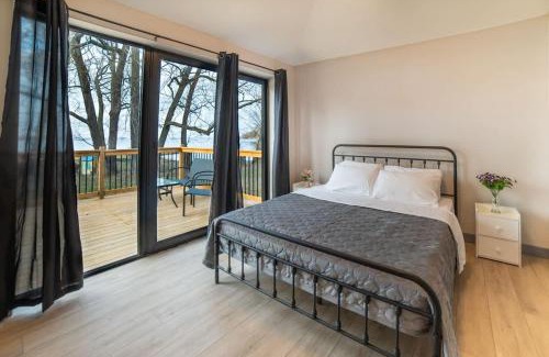 Harwood Casa | 2-bedroom Lake Front Cottage in Harwood ON #3