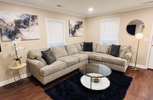 Greensboro Casa | 2 Bedroom Luxury Home Near Downtown